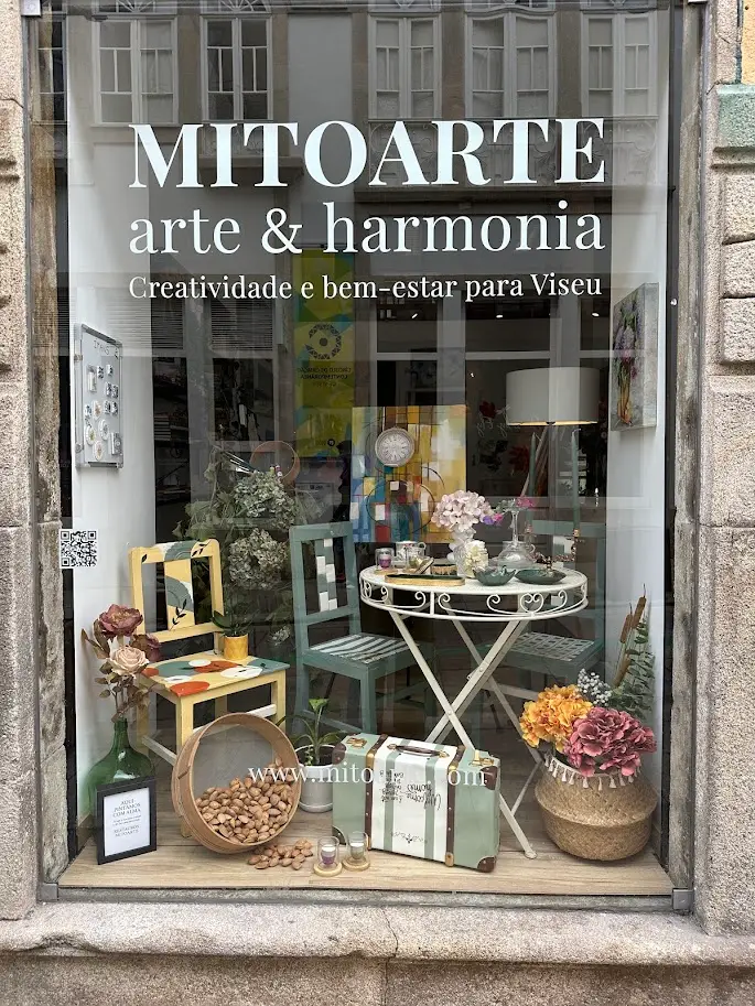 Montra da MitoArte – Arte, criatividade e bem-estar em Viseu